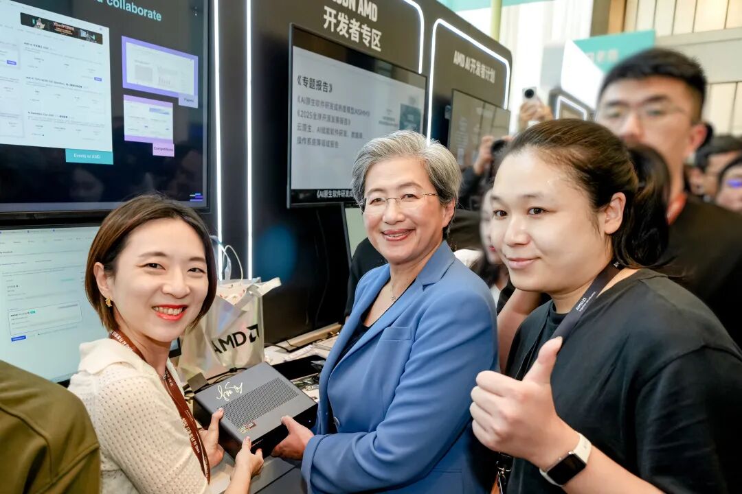 苏姿丰博士亲笔签名！铭凡MS-S1 MAX惊艳AMD AI开发者日